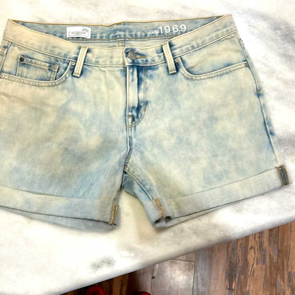 GAP Sexy Boyfriend Short light wash size 29 P
